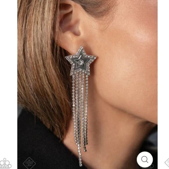 Paparazzi Currently Cosmic Rhinestone Star Earrings Grunge Post Post Silver New - Picture 1 of 3